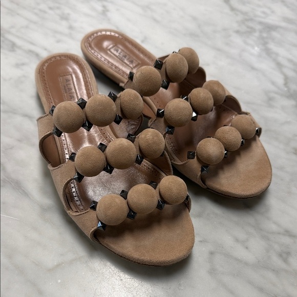 Alaia Shoes - Alaia La Bombe Suede Flats size 38 in Nude